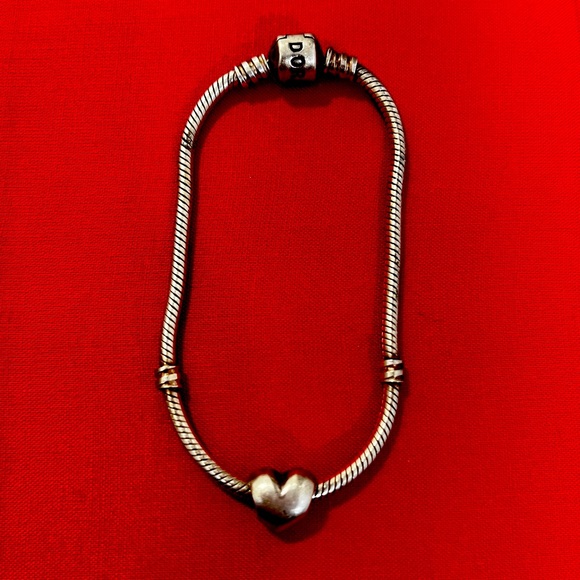 Pandora sterling silver snake bracelet with heart charm - Picture 1 of 3